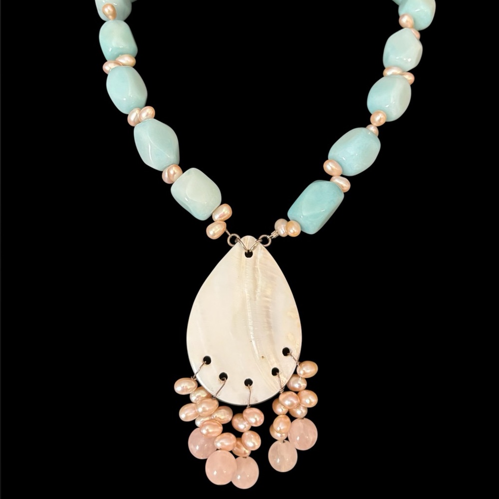 Elegant Pearl and Shell Pendant Necklace